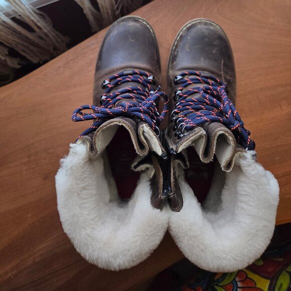 ROYAL CANADIAN Winter Workboot "Cambridge" Runs Large - Picture 4 of 10